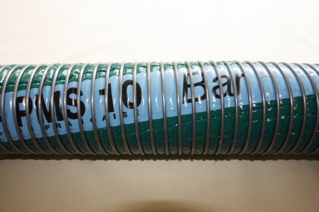 Composiet AA, Flexible Suction and discharge hose for fuels. Inside and outside is provided with an aluminium wire.